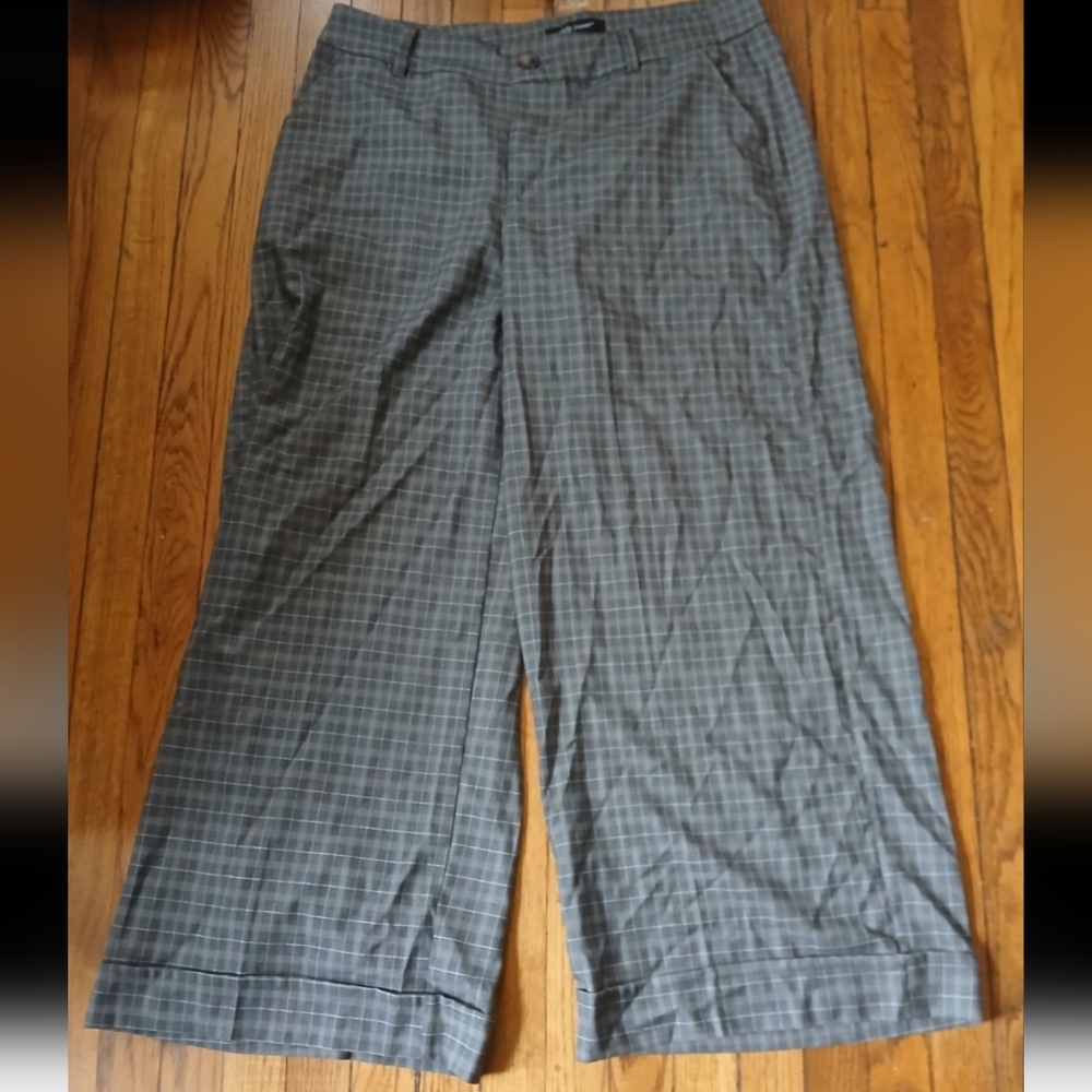 Ashley Stewart- Women's Plus Size Gray Striped Cuffed Casual Pants. Size 18. New